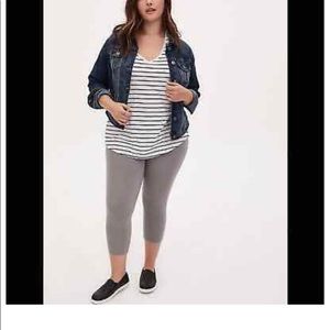 NWT torrid cropped gray legging